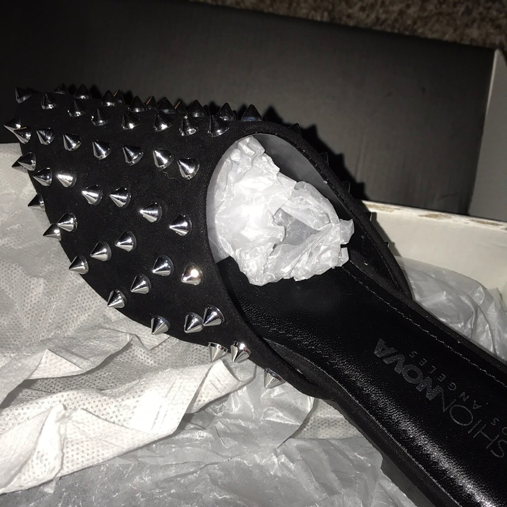Sandals - Picture 4 of 4